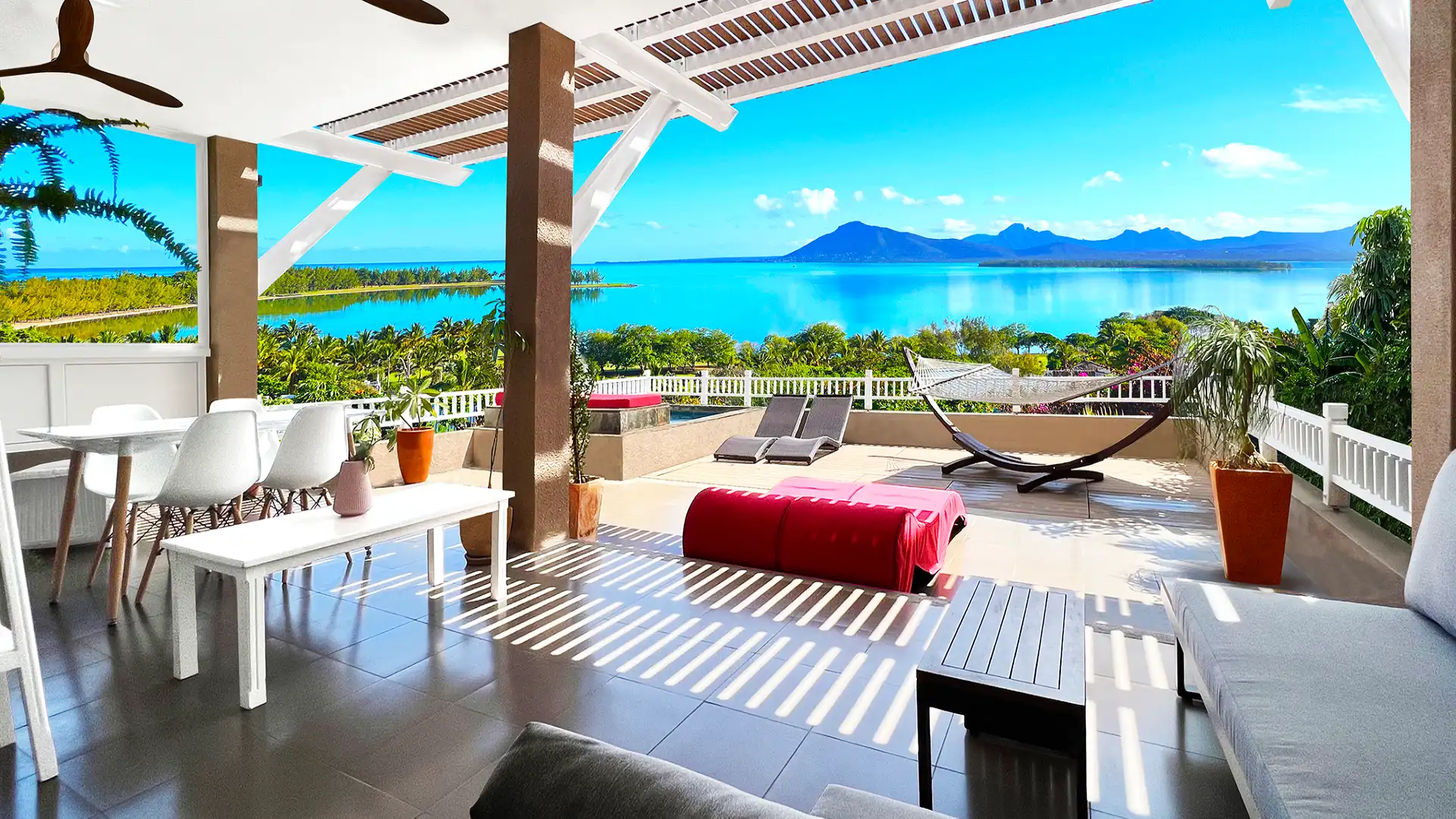 Paradis Beachcomber alternative in Le Morne: villa stay with a real view
