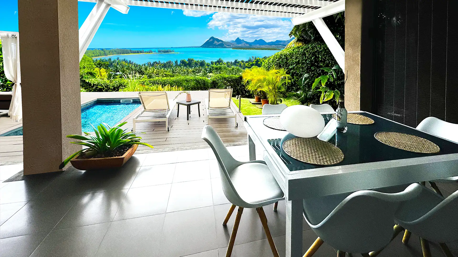 Beach Bars in Le Morne: Villa Freedom vs Hotel Routine