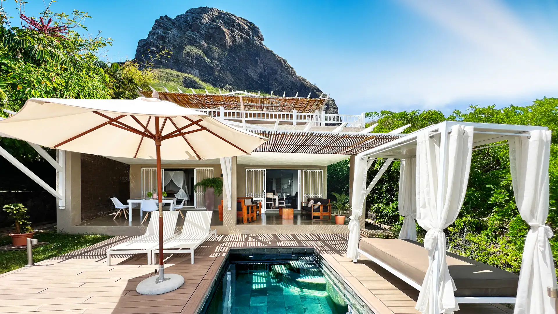 How to Enjoy a Perfect Private Pool Morning in Le Morne